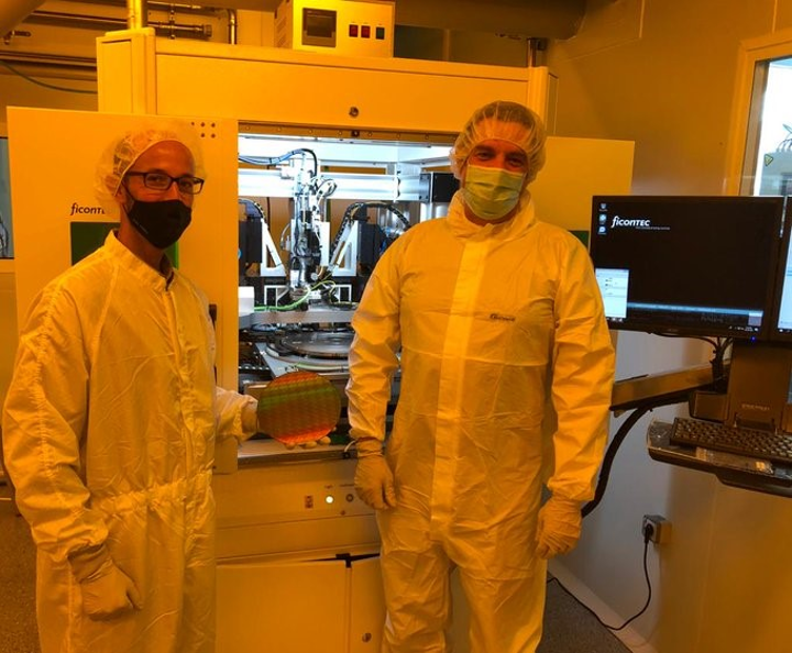 VLC Photonics’ CTO David Domenech and ficonTEC Production Engineer Tim Kluge after installation of the new WLT system.