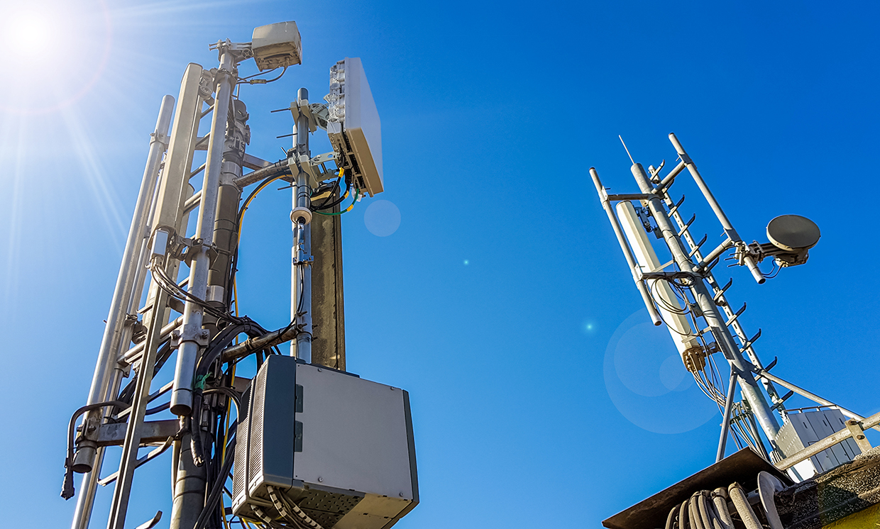 The 5G Dilemma: More Base Stations, More Antennas—Less Energy? - IEEE  Spectrum